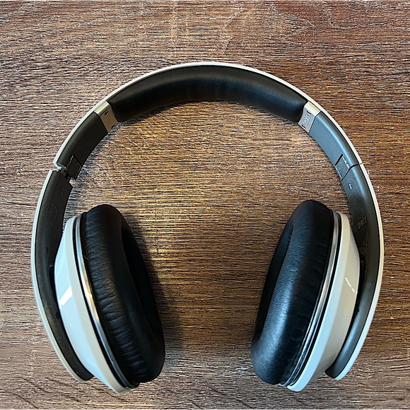BEATS BY DRE - WHITE - Picture 2 of 6